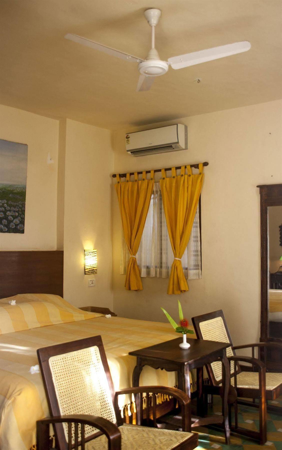 Poovar Over The Hill מראה חיצוני תמונה
